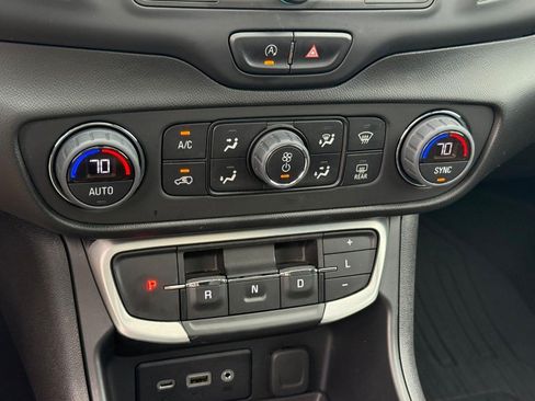Used 2022 GMC Terrain SLE w/ Driver Convenience Package FWD image 24