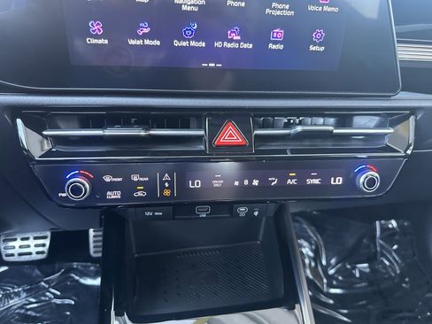 Used 2023 Kia Niro EX Touring image 30