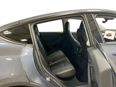 Certified 2023 Tesla Model Y AWD image 11