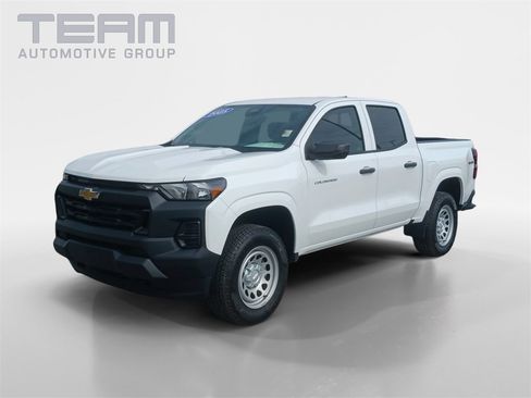Used 2025 Chevrolet Colorado W/T w/ Advanced Trailering Package image 3