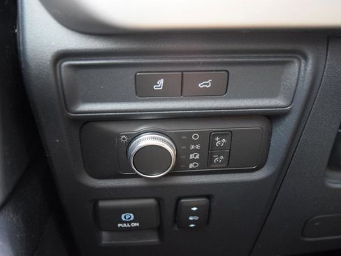 Used 2022 Ford Expedition XLT image 23