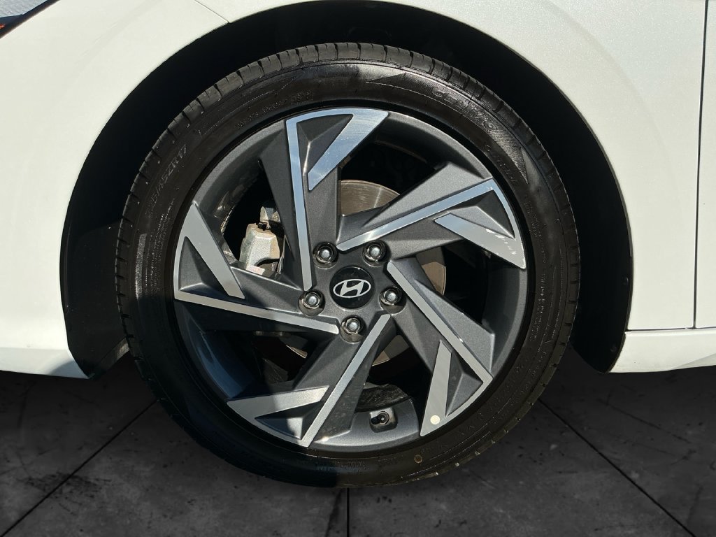 Used 2025 Hyundai Elantra SEL FWD image 15