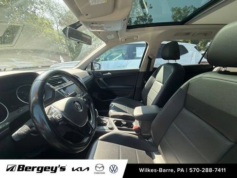 Used 2018 Volkswagen Tiguan SEL AWD/4WD image 11