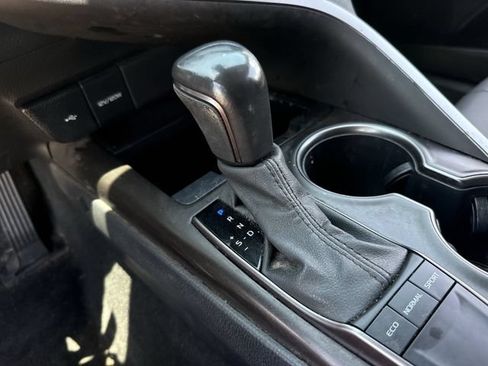 Used 2022 Toyota Camry SE FWD image 19