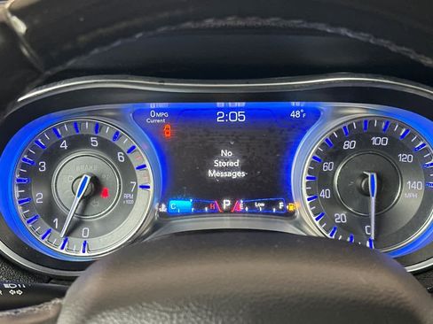 Used 2018 Chrysler 300 Touring w/ Chrome Appearance Package image 27