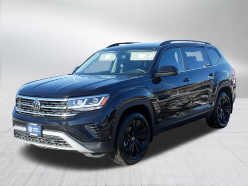 Certified 2023 Volkswagen Atlas SE w/ Panoramic Sunroof Package image 3