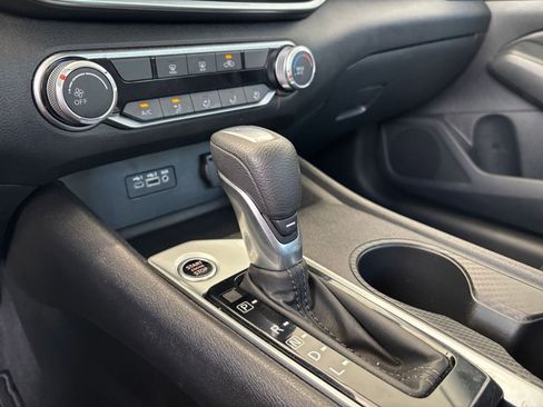 Used 2025 Nissan Altima 2.5 SV FWD image 41