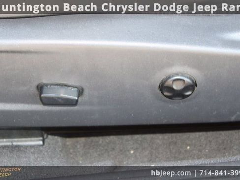 Used 2013 Dodge Challenger R/T image 30