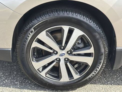 Used 2019 Subaru Outback 2.5i Limited AWD/4WD image 12