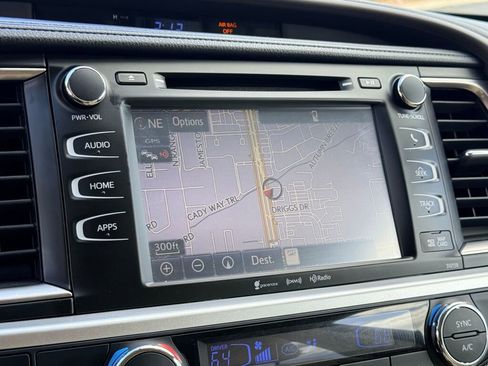 Used 2016 Toyota Highlander XLE image 8