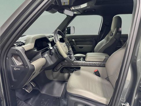 Used 2025 Land Rover Defender 110 image 10