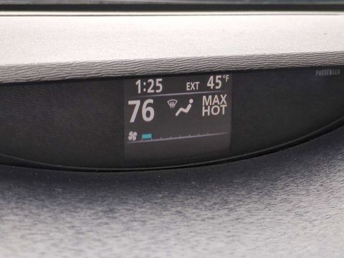 Used 2013 Toyota Venza XLE image 37