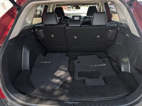 Used 2020 Toyota RAV4 XLE Premium image 29