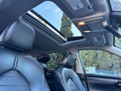 Used 2023 Toyota Highlander XLE image 18