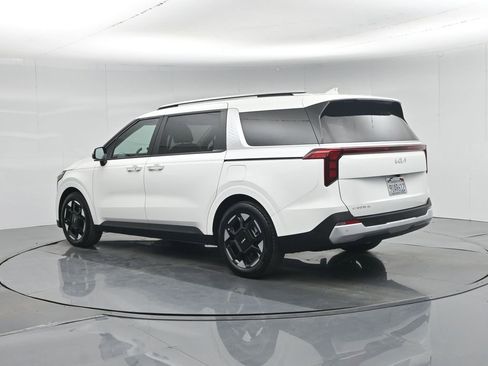 Used 2025 Kia Carnival EX image 27