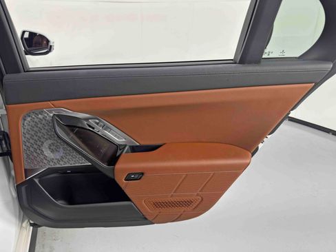 Used 2023 BMW 760i xDrive image 59