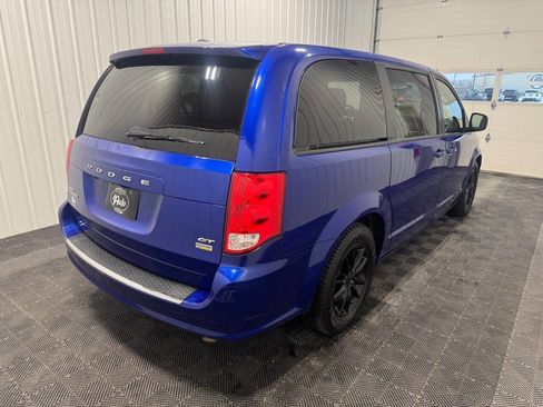 Used 2019 Dodge Grand Caravan GT image 3