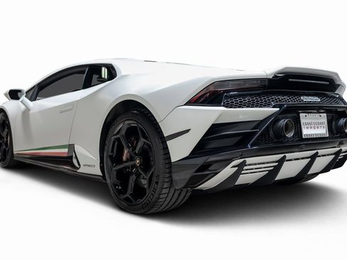 Used 2020 Lamborghini Huracan EVO image 19