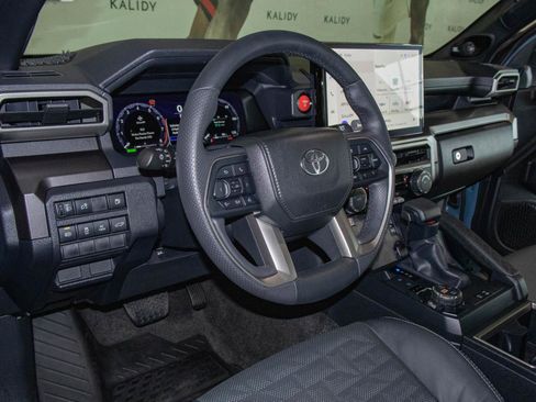 Used 2025 Toyota 4Runner TRD Off-Road Premium image 6
