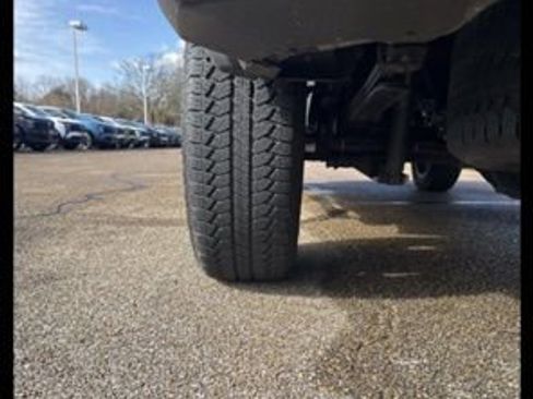 Used 2024 GMC Canyon AT4 image 12