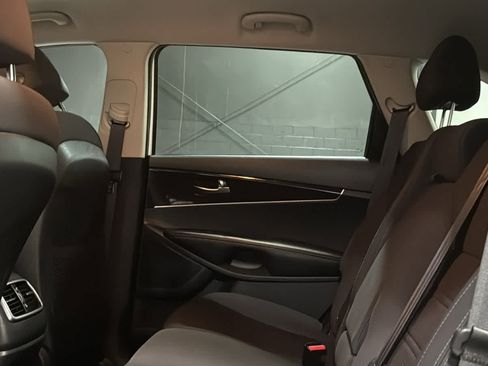Used 2018 Kia Sorento AWD image 24