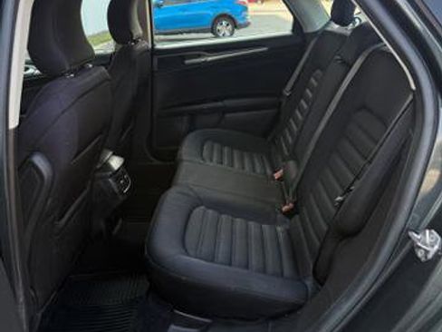 Used 2015 Ford Fusion SE FWD image 11