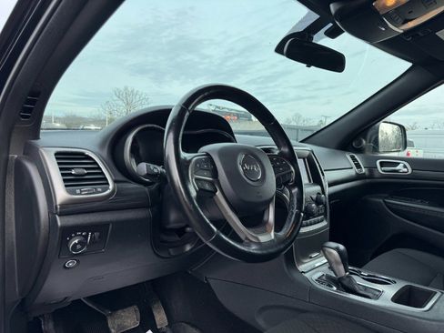 Used 2020 Jeep Grand Cherokee Laredo w/ Security & Convenience Group image 14