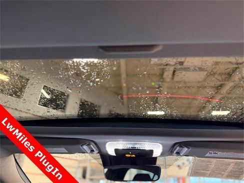 Used 2025 Toyota Prius Plug-In Hybrid image 14