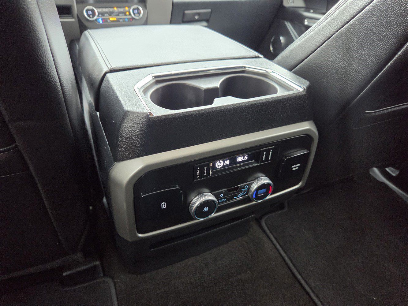 Used 2020 Ford Expedition XLT w/ Equipment Group 202A AWD/4WD image 31