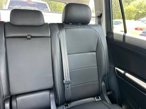 Used 2021 Volkswagen Tiguan SE FWD image 14