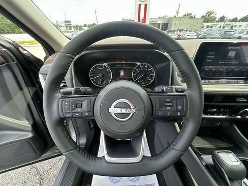 Certified 2023 Nissan Rogue SV w/ SV Premium B Package AWD/4WD image 18