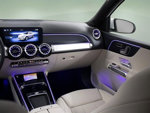 Used 2025 Mercedes-Benz GLB 250 image 28