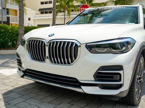 Used 2023 BMW X5 xDrive40i w/ Parking Assistance Package AWD/4WD image 42
