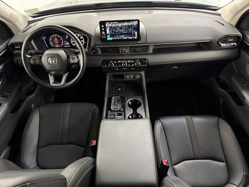 Certified 2025 Honda Pilot Touring image 16