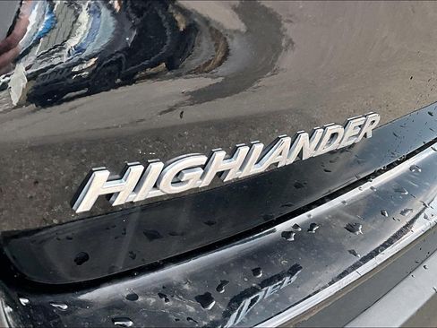 Used 2017 Toyota Highlander XLE AWD/4WD image 29