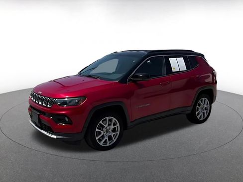 Used 2025 Jeep Compass Limited AWD/4WD image 7