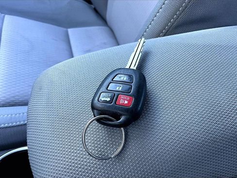 Used 2014 Toyota Corolla LE image 35