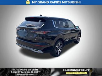 New 2026 Mitsubishi Outlander SE AWD/4WD video 3