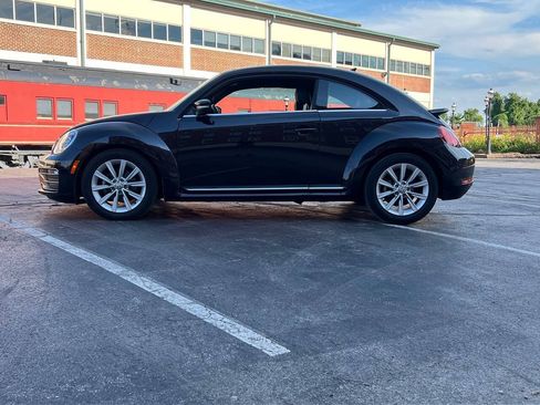 Used 2018 Volkswagen Beetle 2.0T SE FWD image 3
