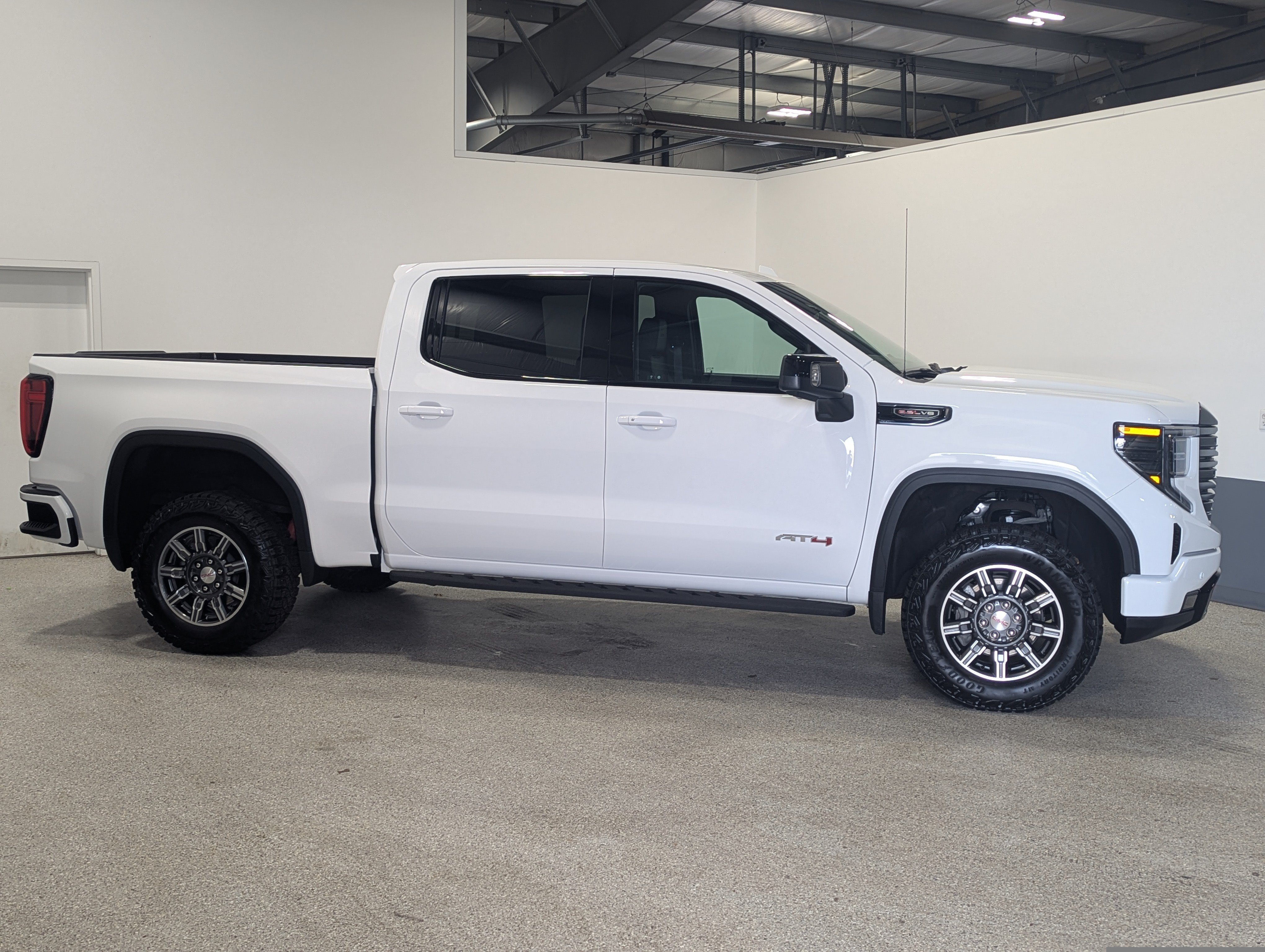 Used 2025 GMC Sierra 1500 AT4 w/ AT4 Premium Package AWD/4WD image 2
