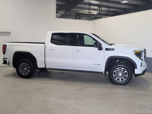 Used 2025 GMC Sierra 1500 AT4 w/ AT4 Premium Package AWD/4WD image 2