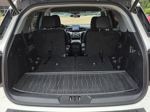 Used 2022 Ford Explorer XLT w/ Equipment Group 202A RWD image 26