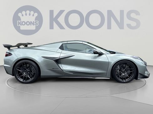 Used 2023 Chevrolet Corvette Z06 w/ Stealth Interior Trim Package RWD image 7