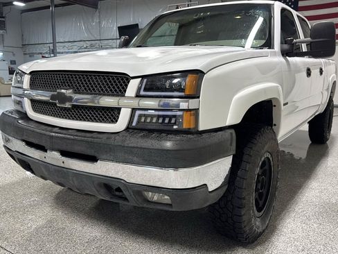 Used 2004 Chevrolet Silverado 2500 LT w/ Skid Plate Package AWD/4WD image 4