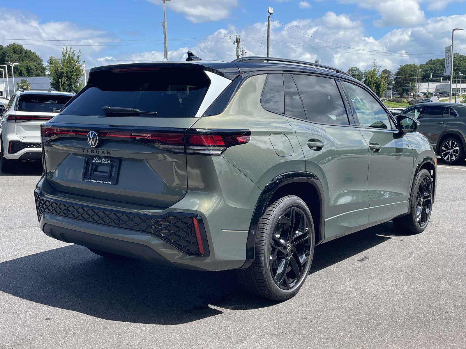 New 2026 Volkswagen Tiguan SE R-Line FWD image 7