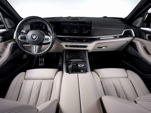 Used 2024 BMW X7 M60i w/ Executive Package image 41