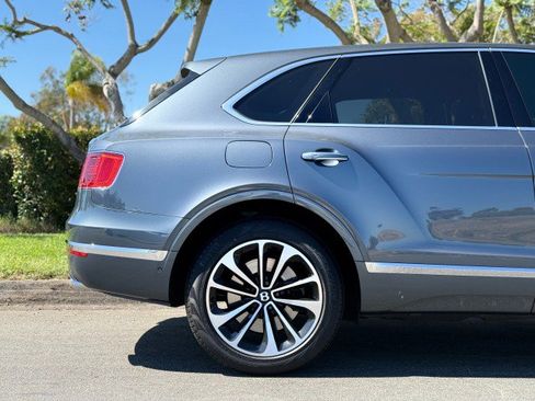 Used 2018 Bentley Bentayga Onyx Edition AWD/4WD image 9