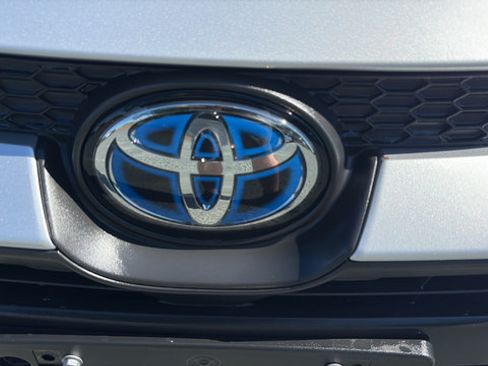 Used 2025 Toyota Corolla LE FWD image 10