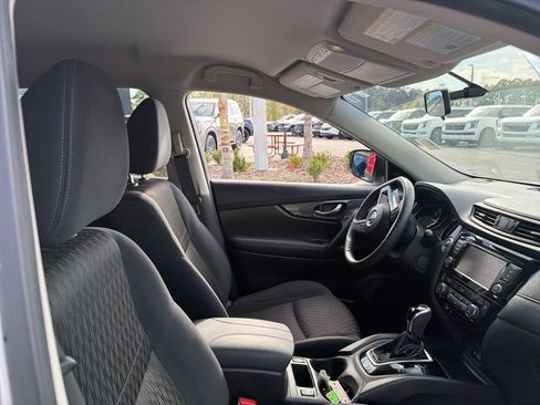 Used 2018 Nissan Rogue SV w/ Premium Package image 14