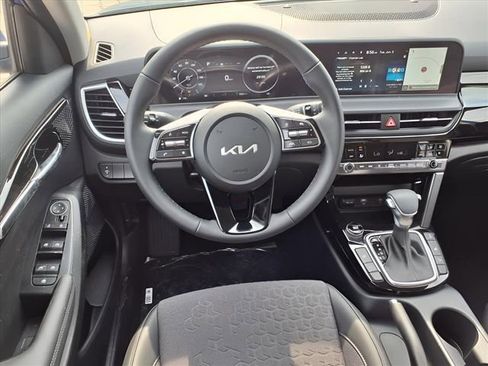 New 2025 Kia Seltos X-Line image 5